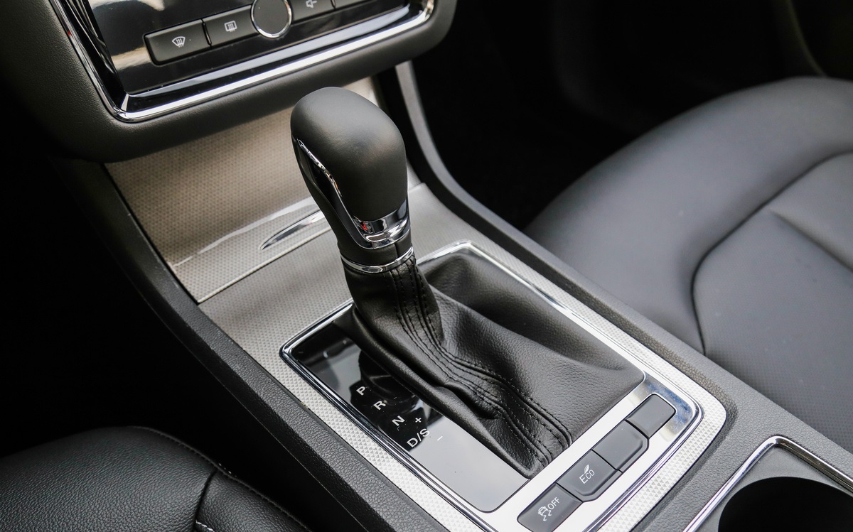 荣威i6同级对比,荣威i6深度体验