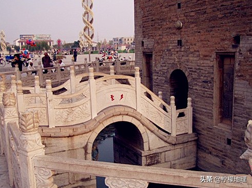 山东菏泽水浒第一城,菏泽很富吗