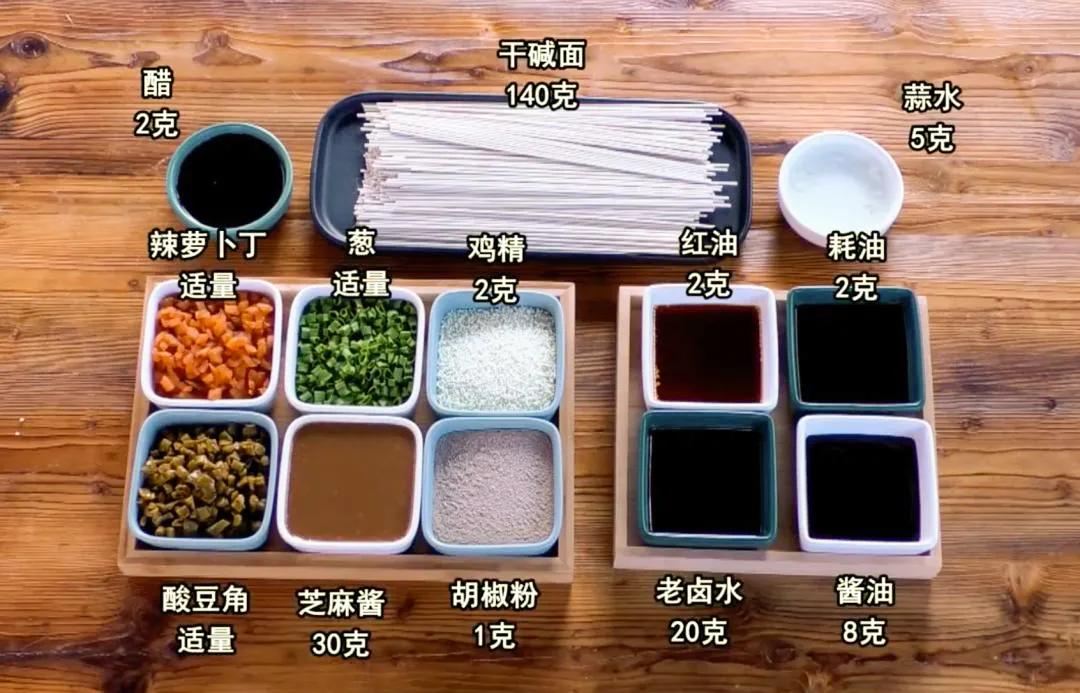 武汉姑娘摆摊做汉堡,武汉自己在家做美食