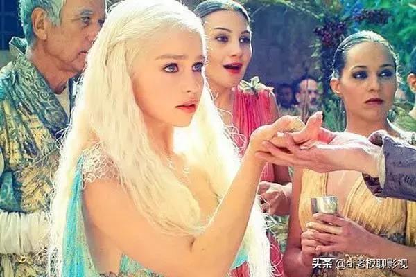 今天我们就抱着欣赏的角度来看看《权游》都有哪些燕环肥瘦的女神