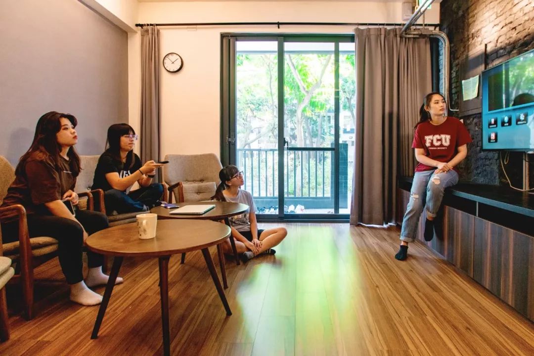 他花2.3亿造最美大学寝室，鼓励男女混居：这代年轻人别刻意吃苦