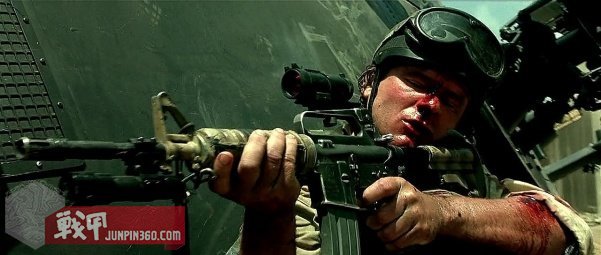 美国黑鹰战机坠落视频,十部顶级战争大片黑鹰坠落