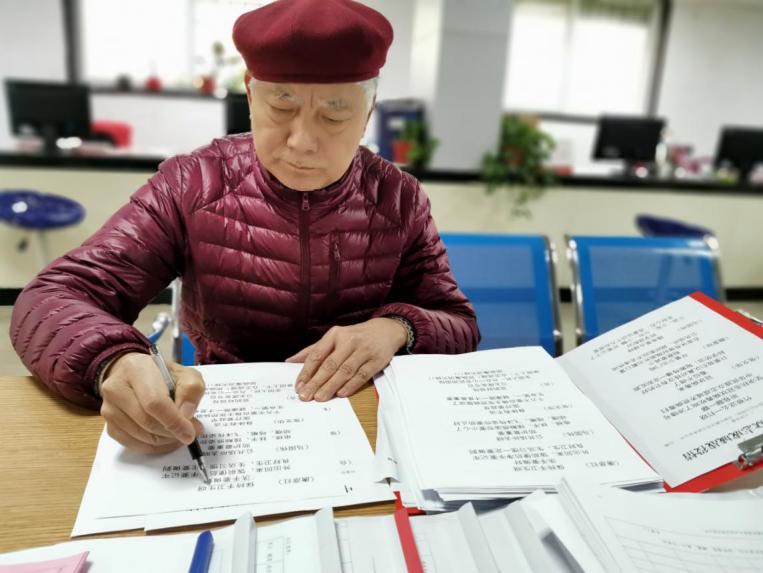 志愿者服务队抗击疫情一线,疫情防控党员志愿者冲在前献爱心