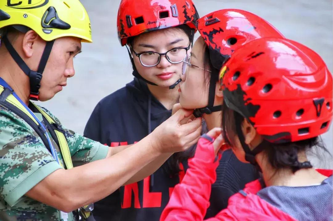 飞拉达攀岩溜索丛林溯溪地心探洞,清远飞拉达丛林探险