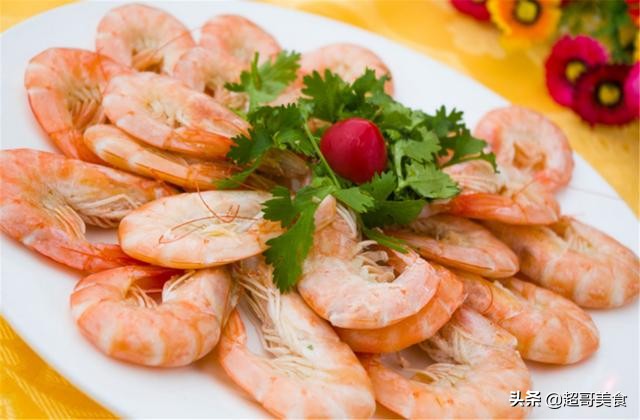 煮大虾时，用冷水煮还是用沸水煮？都不对，教你正确做法