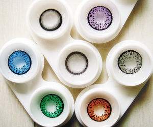 青少年女生戴美瞳会影响眼睛视力 (女生戴美瞳的后果导致眼睛失明)