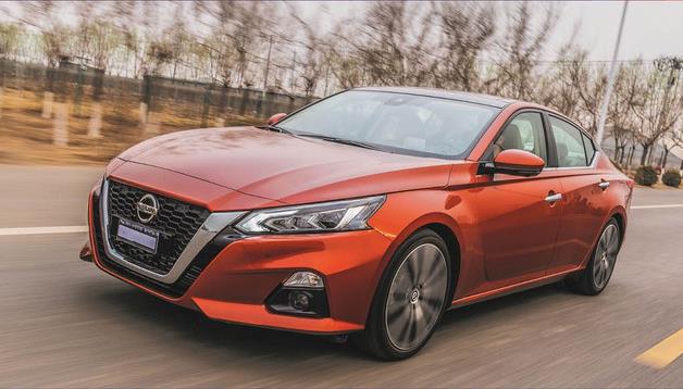 开完日产天籁，再换到马自达阿特兹上，老司机：差距真不一般！