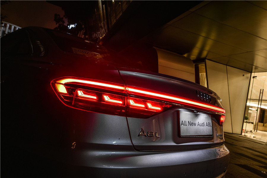 奥迪最好的灯是哪个厂家的,都说奥迪大灯贵到底是不是真的