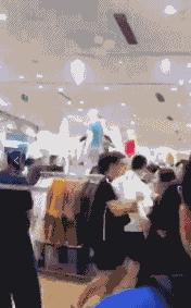 开售仅2分钟就被一抢而空！一件印花短袖居然可以12小时涨价6倍？