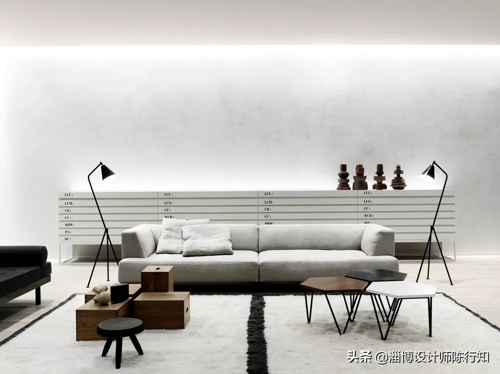 现代简约轻奢浅灰,轻奢和现代简约黑白灰的特点