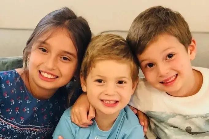 伊万卡家中为小儿子庆生,儿子穿维尼熊卡通装太可爱,颜值像妈妈