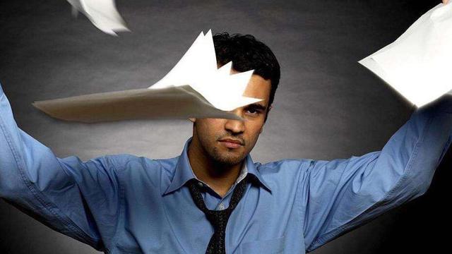 工作中被同事打了一巴掌怎么办,我被同事打了一巴掌报警