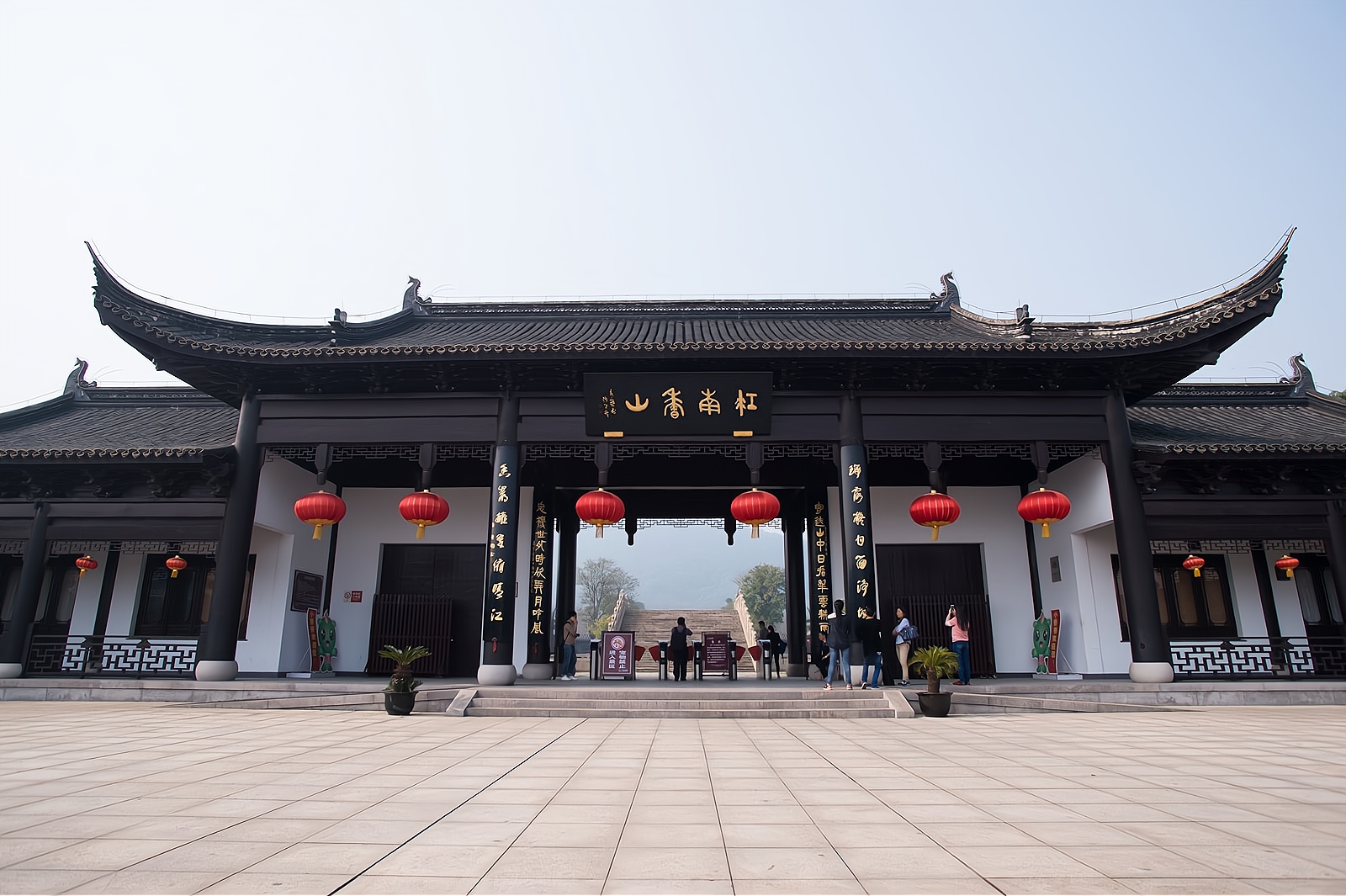 它是张家港第一高山，与北京香山同名，乾隆帝、西施都曾来过