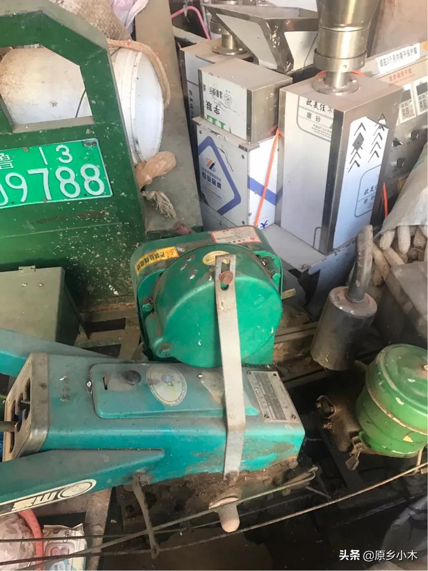 手扶拖拉机免摇启动最简单的方法,农村小伙自制的拖拉机