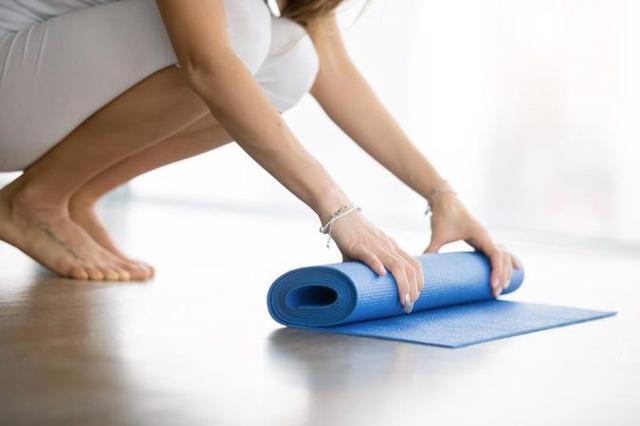 初学者适合用哪种类型的瑜伽垫,瑜伽垫怎么选择适合自己的