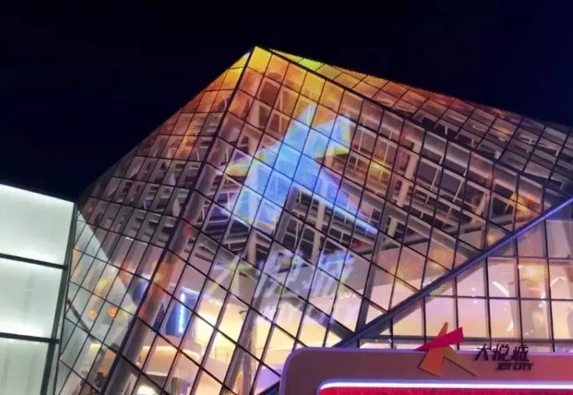 购物中心吸引人的特色,最有特色的购物中心大厅