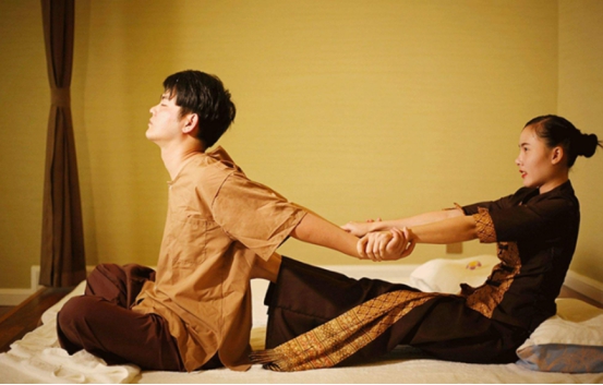 泰国泰式按摩助眠,泰国的泰式按摩