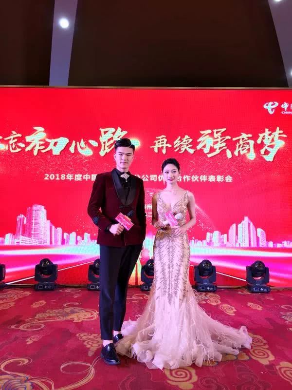 邓昇:夏朝邓子,才高八昇,低调做主持,舞台就是认真地「玩」