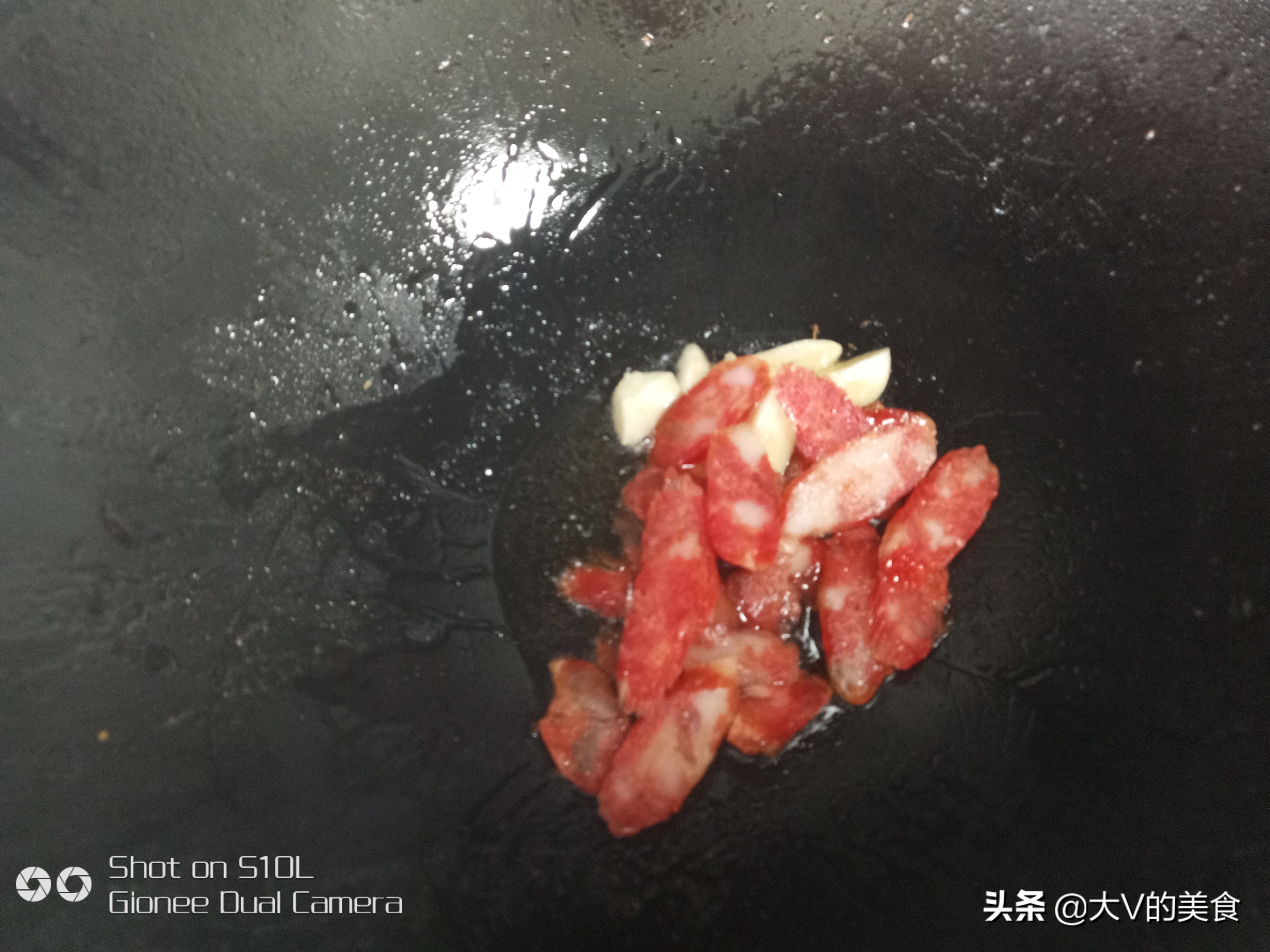 葫芦瓜炒香肠做法,嫩南瓜炒香肠的做法