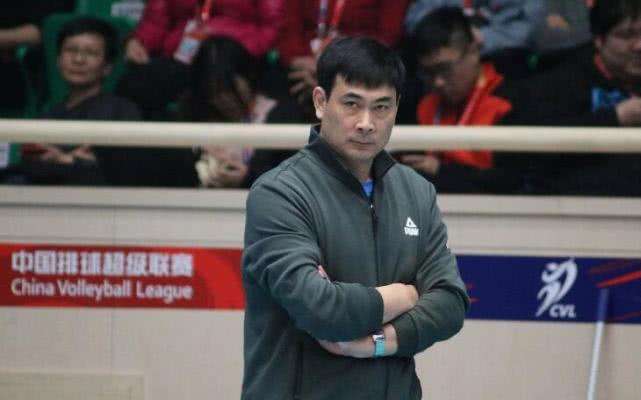 李盈莹连续出现进攻失误,李盈莹一打五遗憾落败