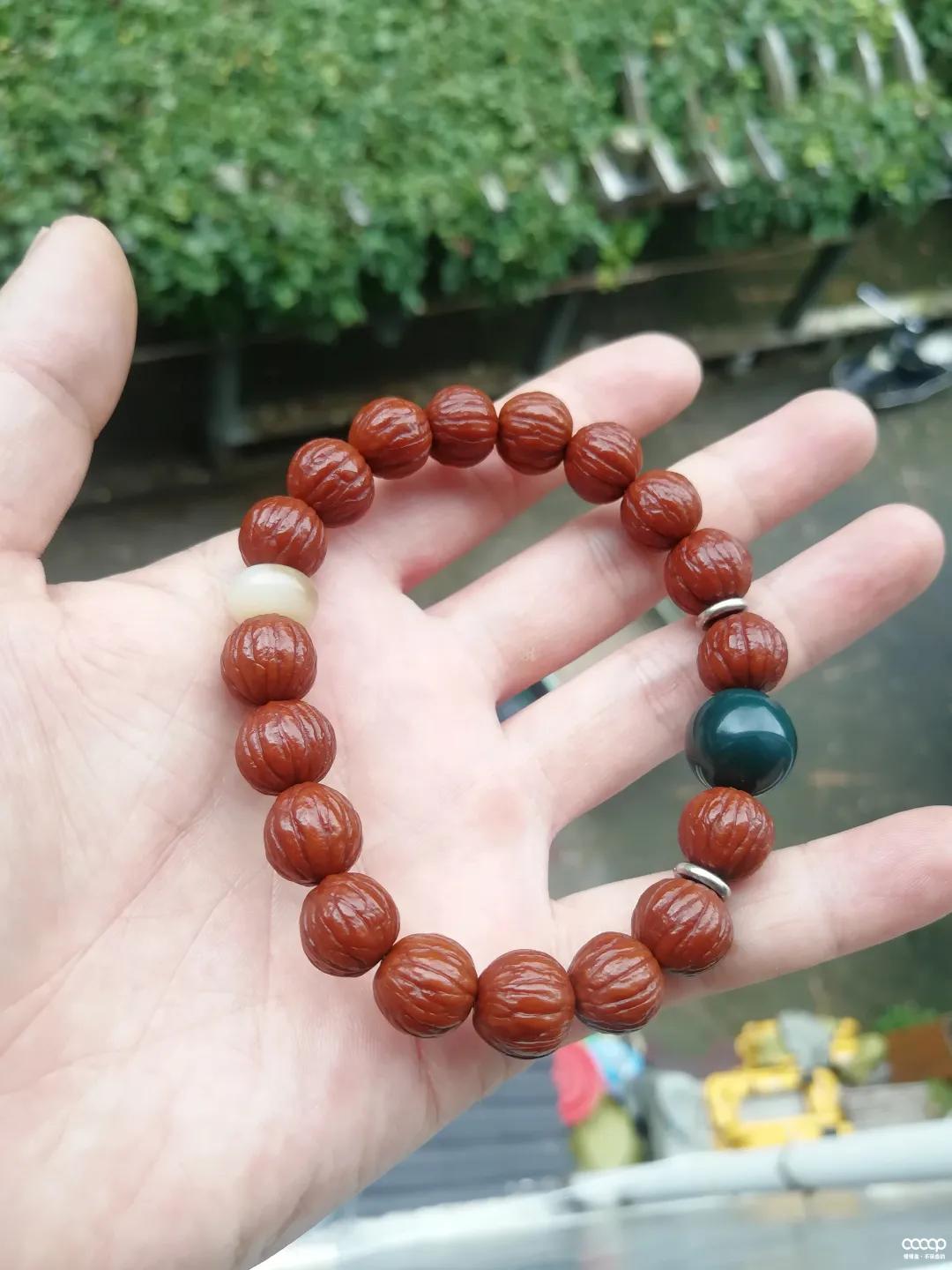 他试了一瓶“印度神油”，盘串6年，包浆妙啊