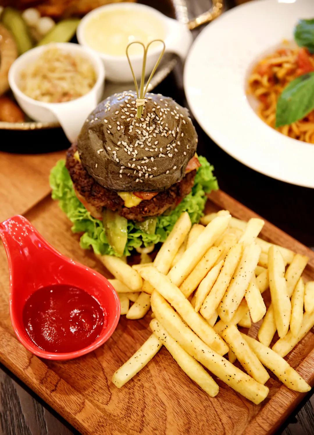 新店实探！通州西餐厅，德式烤猪肘，罕见大露台，20多款精酿啤酒