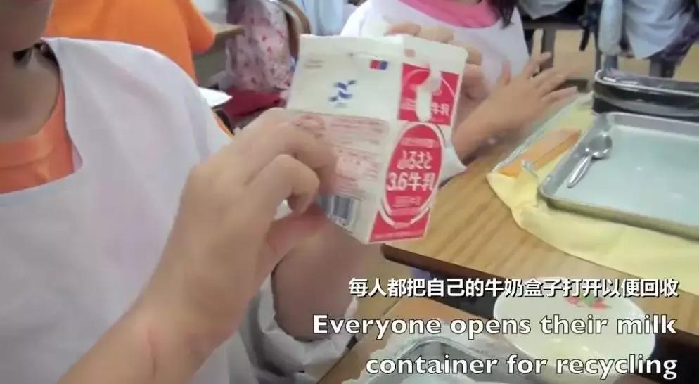 日本小学10元钱的午餐,日本学生午餐10元一个