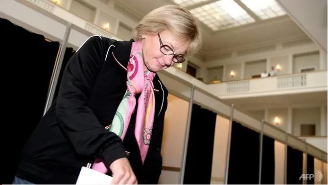 丹麦女议员带孩子上班被嫌弃,欧洲女议员带孩子上班