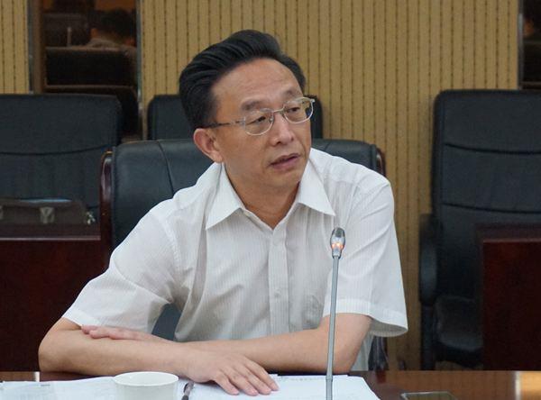 野草诗社理事会向全体诗友和关心、支持诗社的社会各界朋友拜年！