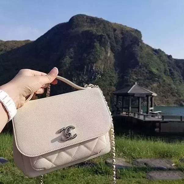 ysl和lv邮差包哪个更好,chanel和ysl包哪个好