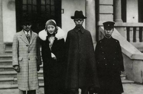 末代皇帝溥仪真被改造成功了？他被特赦后，继子三次探望揭开真相