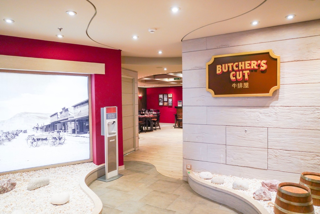 邮轮像海上养猪场,海上养猪场不负盛名