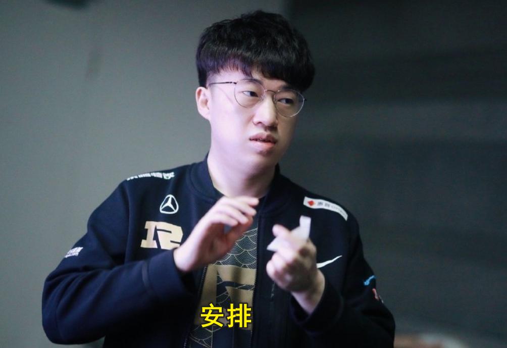 小虎看theshy格温反杀鳄鱼,小虎格温单杀theshy佛耶戈