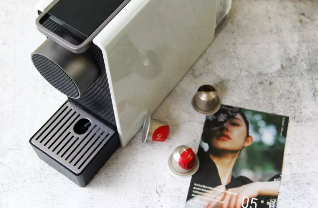 今天开箱一款便携胶囊咖啡机,mini胶囊咖啡机便携
