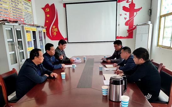 校领导到扶贫点调研脱贫攻坚工作,教育扶贫工作安排会议