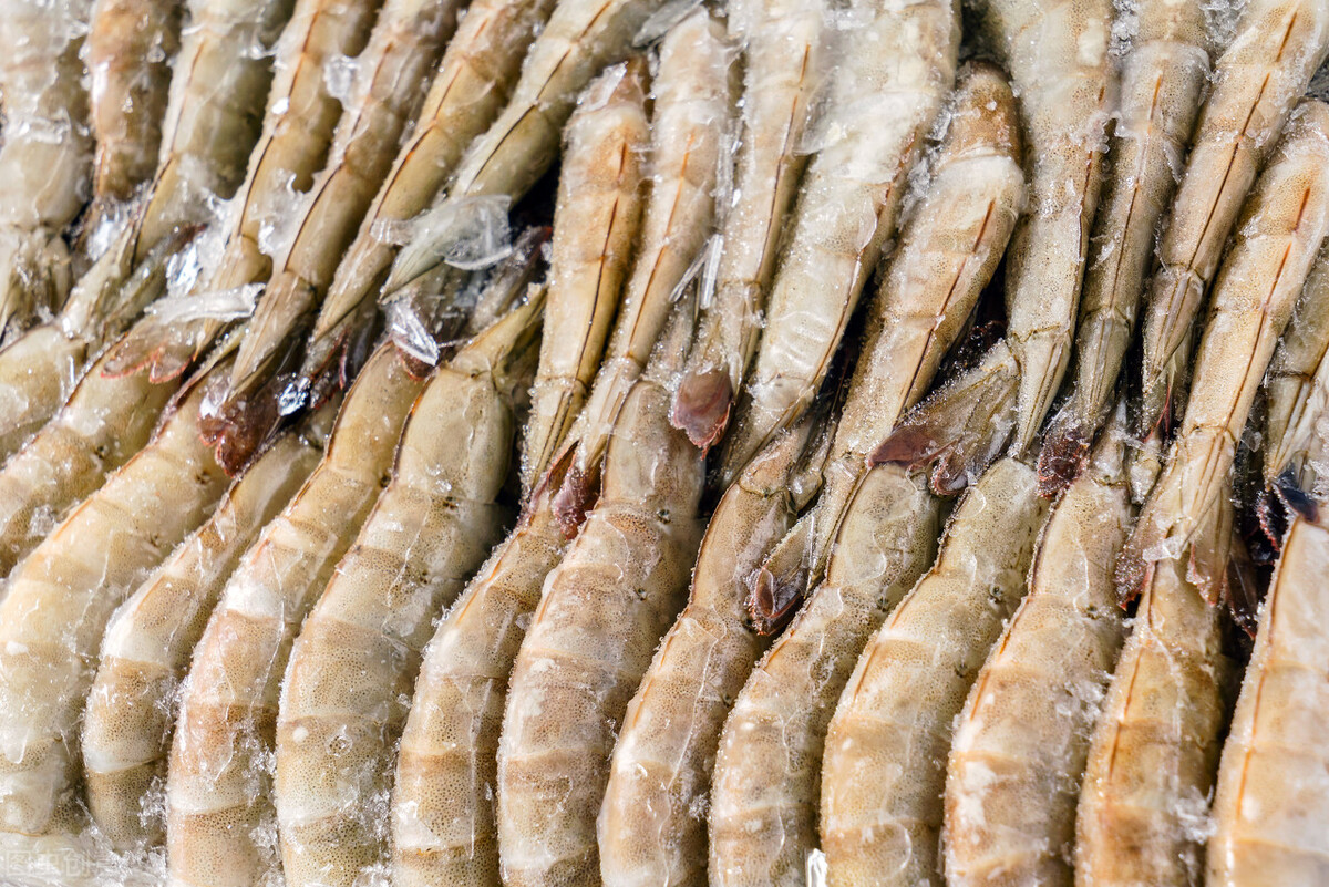 煮冻虾先放盐还是后放盐,煮冻虾放什么调料