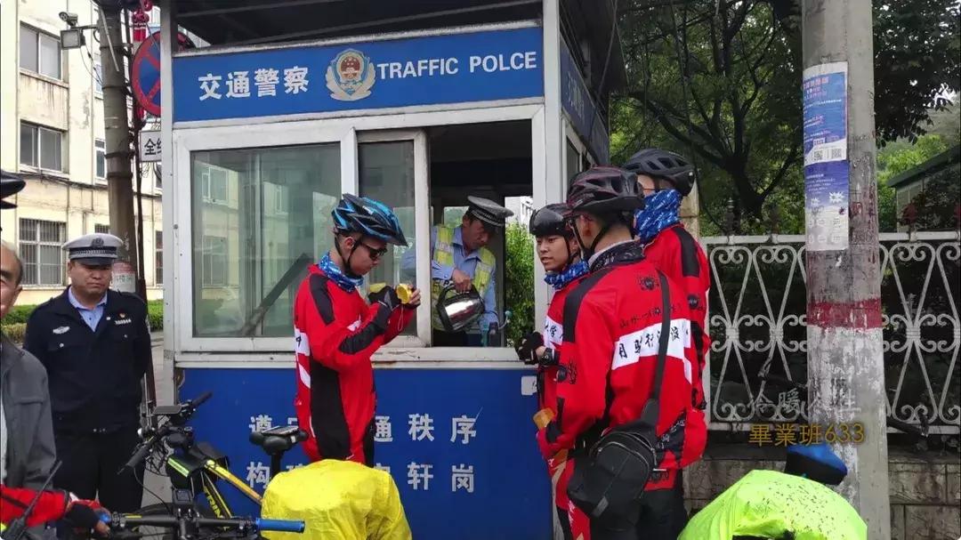 一个“疯老师”和11个“问题学生”的一场孤注一掷的冒险