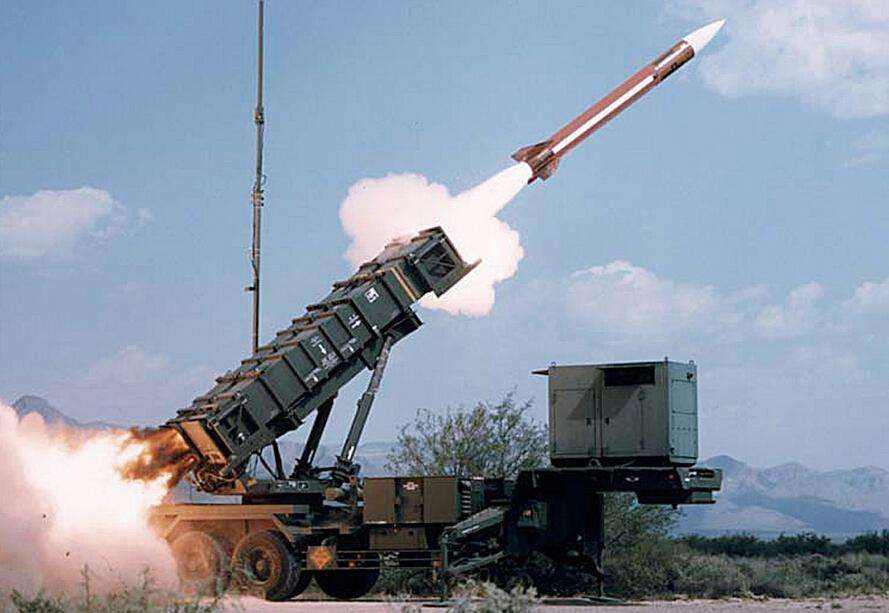 借美国之力，台湾打造“世界最强”防空系统，蔡英文肆意挑衅大陆！若中美达协议，台湾会被抛弃吗？