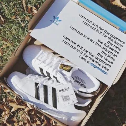 穿不了高跟鞋穿裙子搭配什么鞋,穿不了高跟穿不了裙子