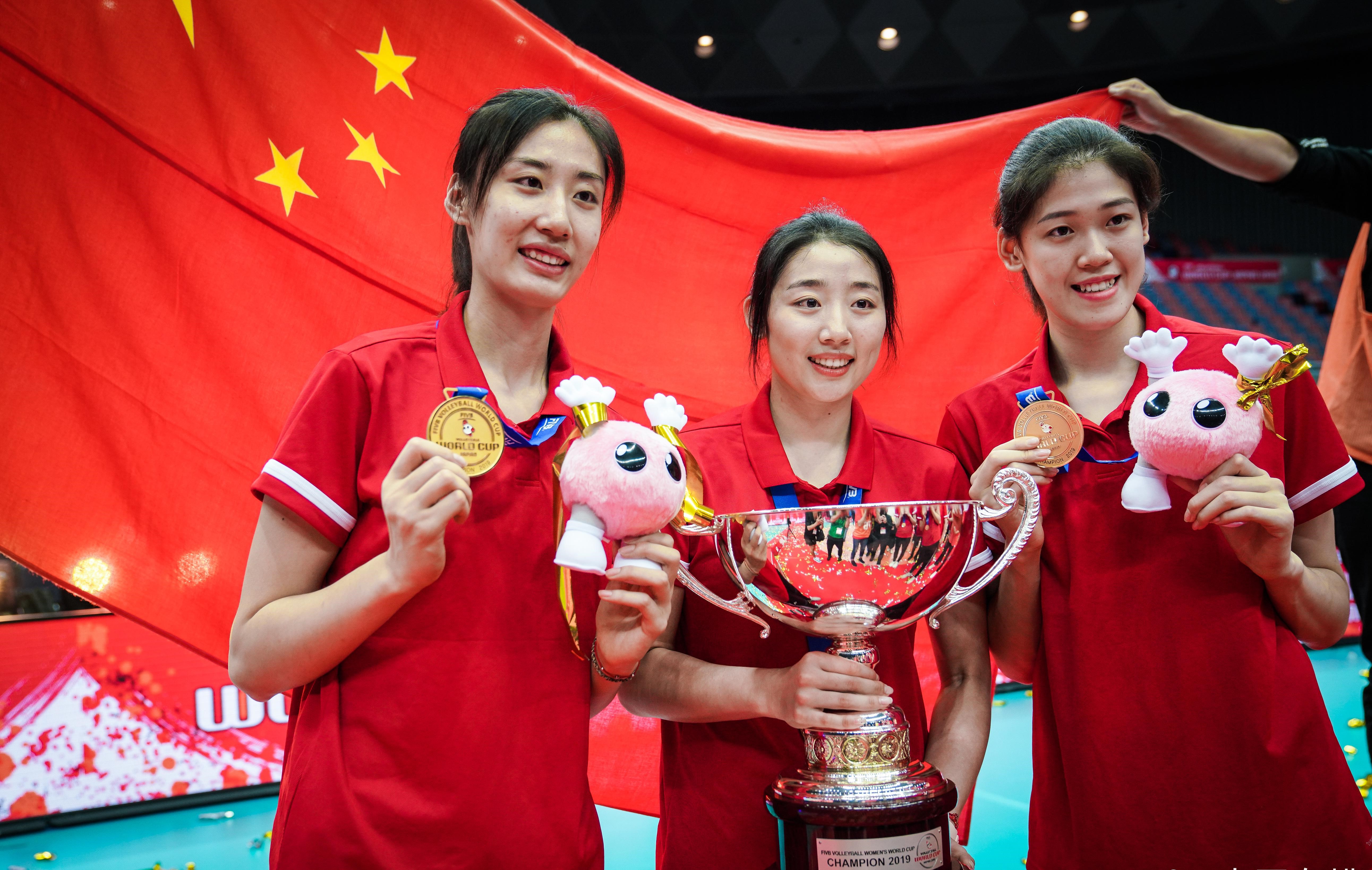 女排小将朱婷成长过程,女排小将20岁