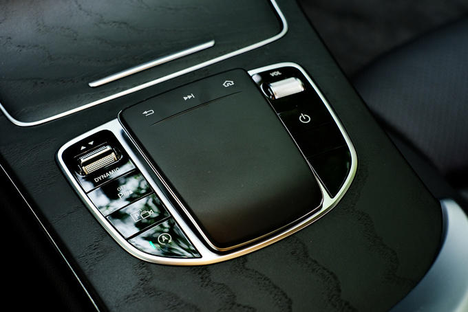 奔驰c级180落地多少钱,豪华奔驰180