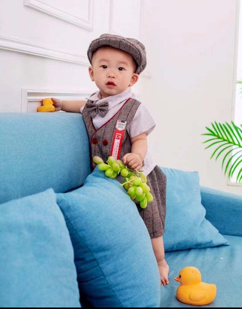 白墙可爱拍照姿势,小孩拍照姿势可爱