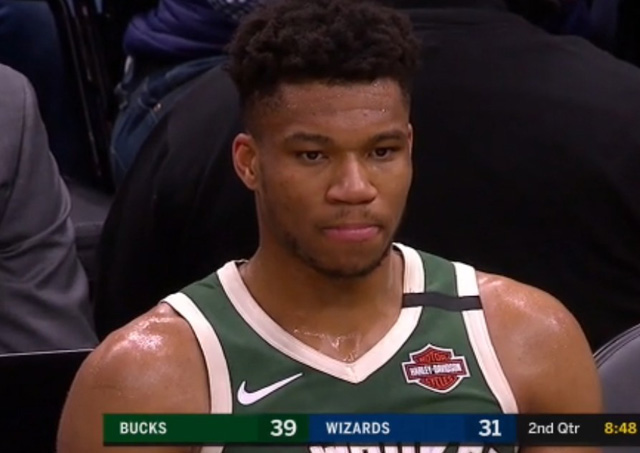 nba争议场面,nba总决赛雄鹿垫脚