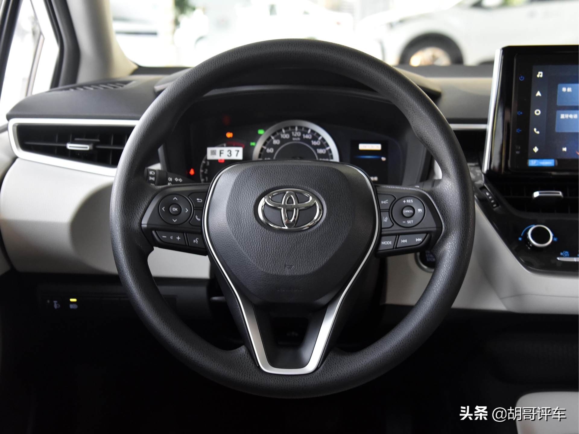 丰田卡罗拉和花冠哪个省油,好车不贵经济实惠丰田卡罗拉