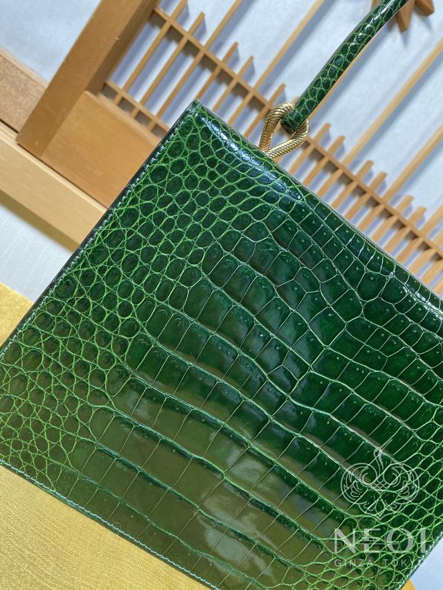 鳄鱼皮包和普通皮包区别,鳄鱼皮包选独皮还是骨皮