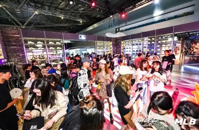 EXO、泫雅pick的潮牌,你确定不来一顶MLB帽子吗？