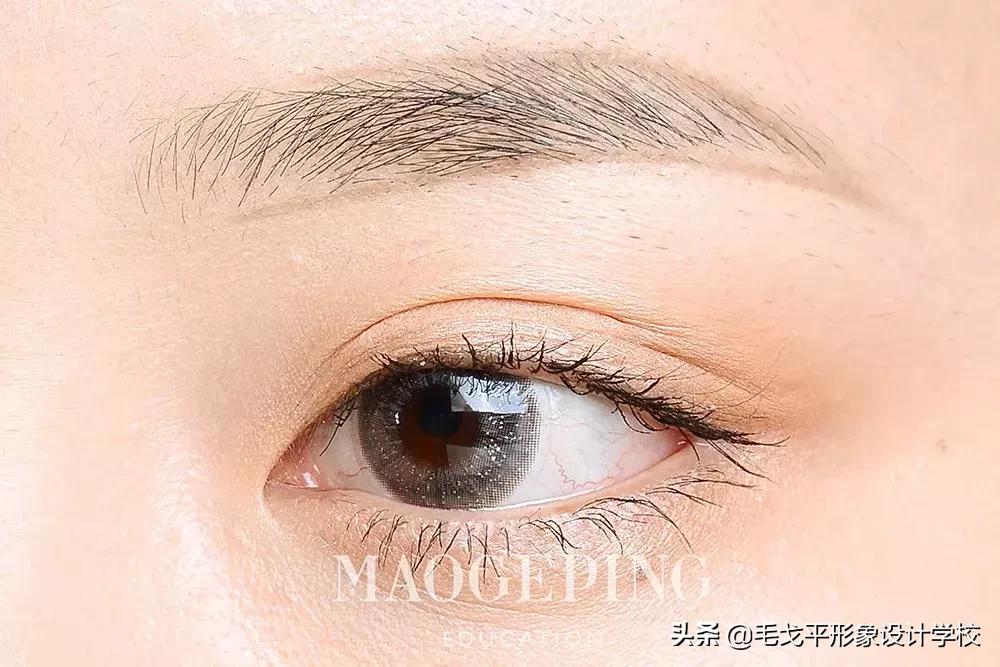 圆脸妹子怎么化妆才显脸小呢,圆脸女生怎样化妆才能显得好看