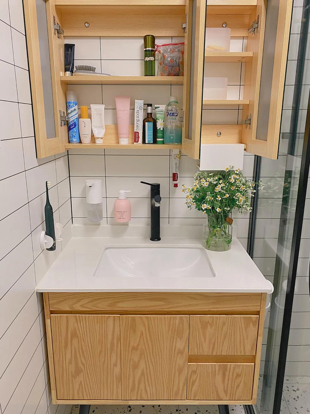 又一独居女孩爆红！买下60m²二手房，仅花4.5W装成全能“大胃王”