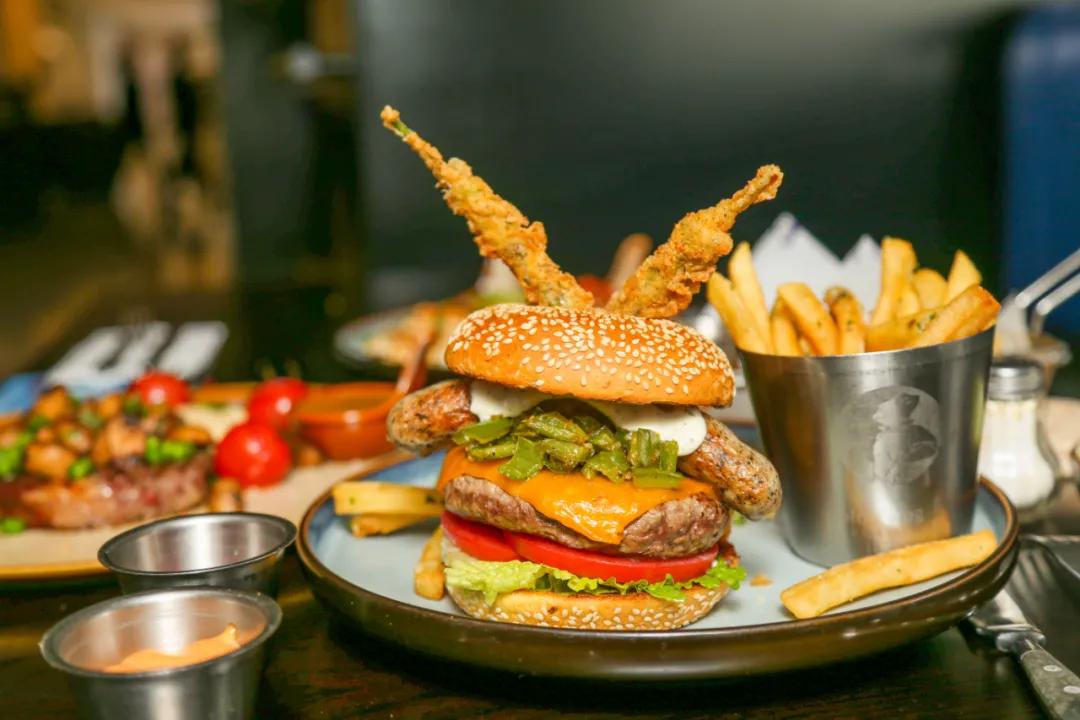 没想到,我竟被1个汉堡电到了……