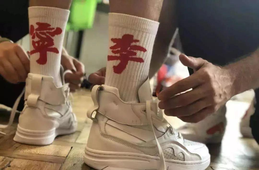 李宁便宜的韦德之道,李宁韦德之道套装哪年发布的